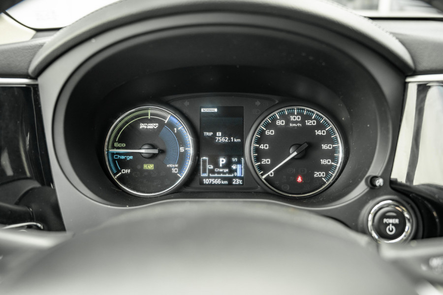 Mitsubishi Outlander 2.4 PHEV Intense | Stoelverw | DAB | NAVI | 1500kg trekgewicht