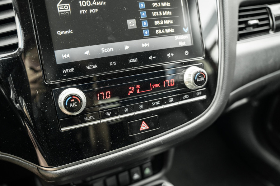 Mitsubishi Outlander 2.4 PHEV Intense | Stoelverw | DAB | NAVI | 1500kg trekgewicht