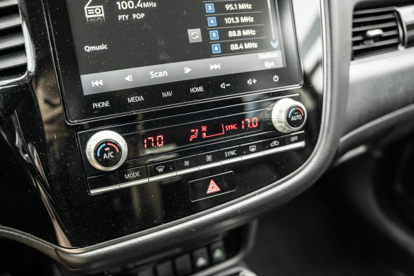 Mitsubishi Outlander 2.4 PHEV Intense | Stoelverw | DAB | NAVI | 1500kg trekgewicht