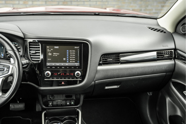 Mitsubishi Outlander 2.4 PHEV Intense | Stoelverw | DAB | NAVI | 1500kg trekgewicht