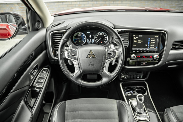 Mitsubishi Outlander 2.4 PHEV Intense | Stoelverw | DAB | NAVI | 1500kg trekgewicht