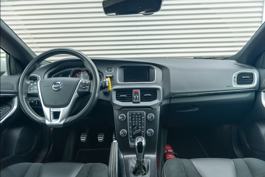 Volvo V40 D2 R-Design Stoelverwarming Navigatie 120pk