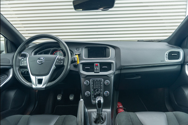 Volvo V40 D2 R-Design Stoelverwarming Navigatie 120pk