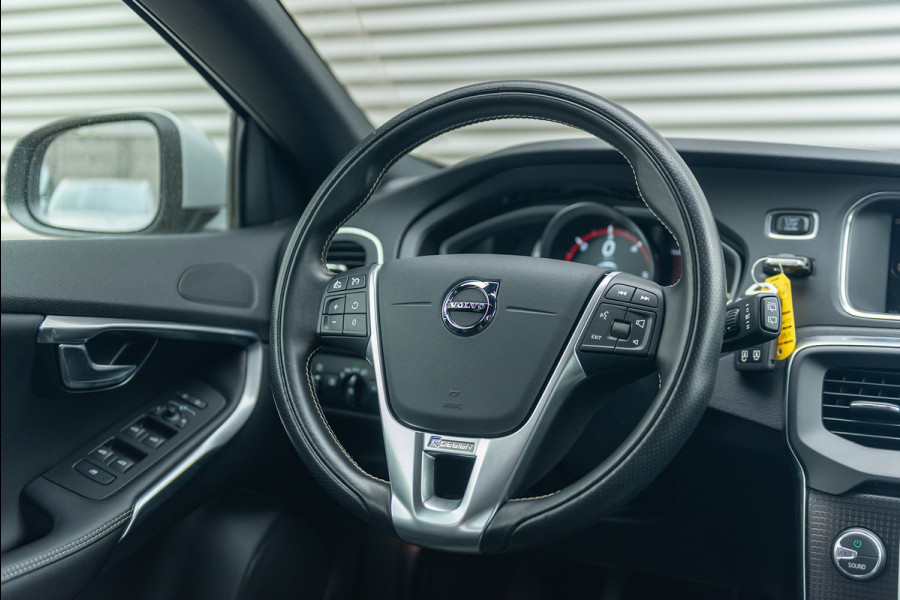 Volvo V40 D2 R-Design Stoelverwarming Navigatie 120pk