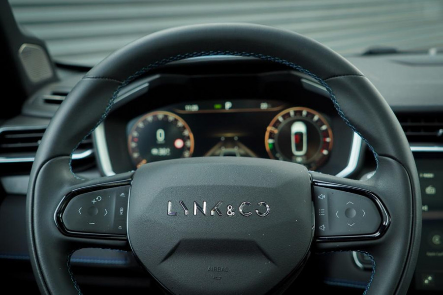 Lynk & Co 01 1.5 / Pano / Navi / 360 / ACC / Carplay