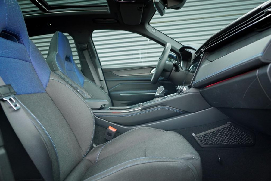Lynk & Co 01 1.5 / Pano / Navi / 360 / ACC / Carplay