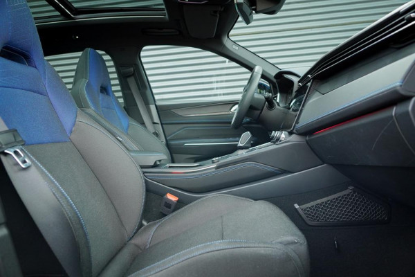 Lynk & Co 01 1.5 / Pano / Navi / 360 / ACC / Carplay