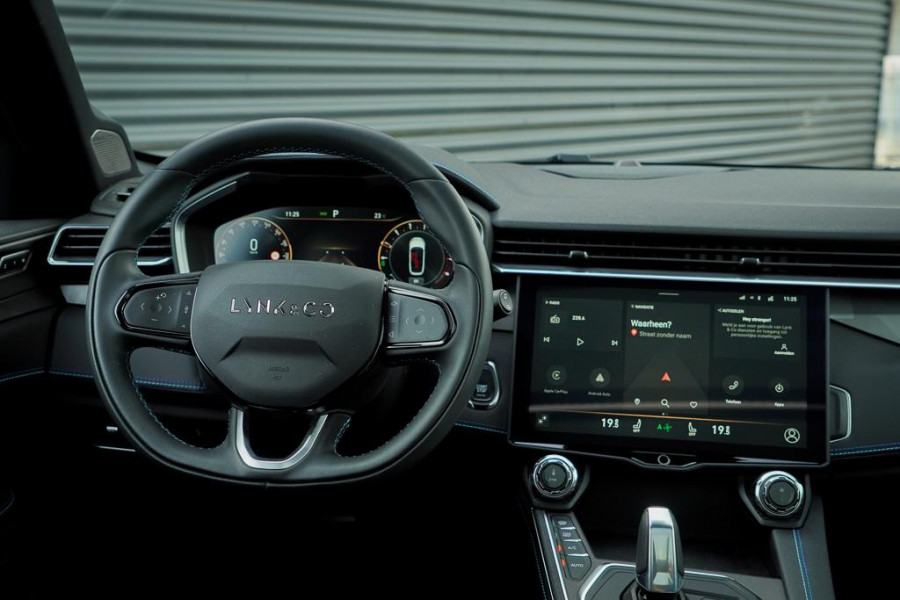 Lynk & Co 01 1.5 / Pano / Navi / 360 / ACC / Carplay