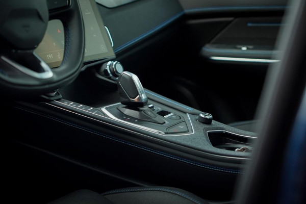 Lynk & Co 01 1.5 / Pano / Navi / 360 / ACC / Carplay