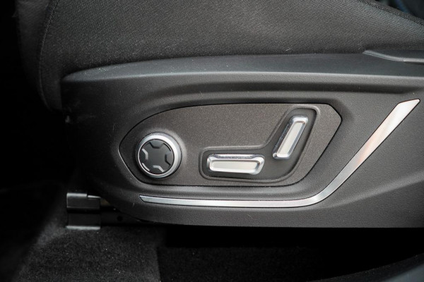 Lynk & Co 01 1.5 / Pano / Navi / 360 / ACC / Carplay