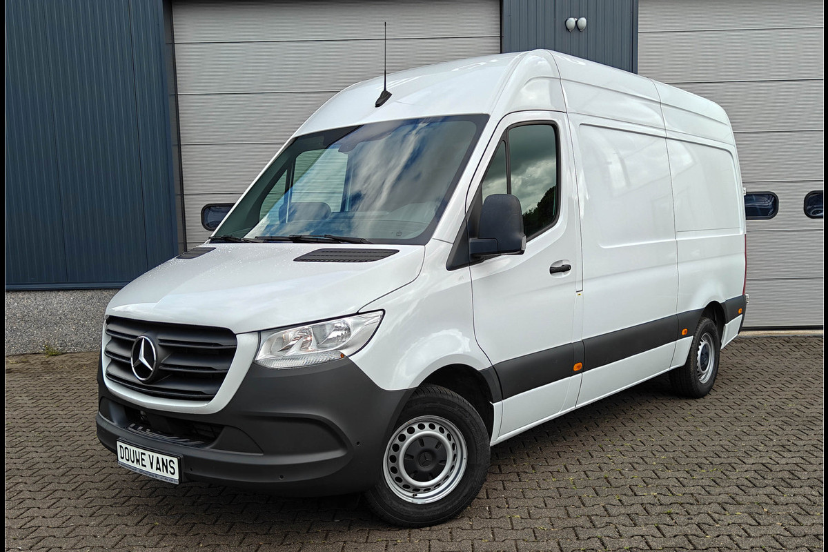 Mercedes-Benz Sprinter 317 L2H2 Automaat 170PK MBUX Airco Mercedes-Benz Sprinter 317 L2H2 Automaat 170PK MBUX Airco