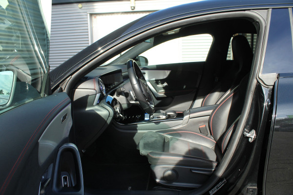 Mercedes-Benz CLA-Klasse Shooting Brake 200 164pk Business Solution AMG AUTOMAAT NL-Auto NAP Clima Cruise Navi Camera Carplay Burmester Dig. Cockpit El. Klep 18"LMV