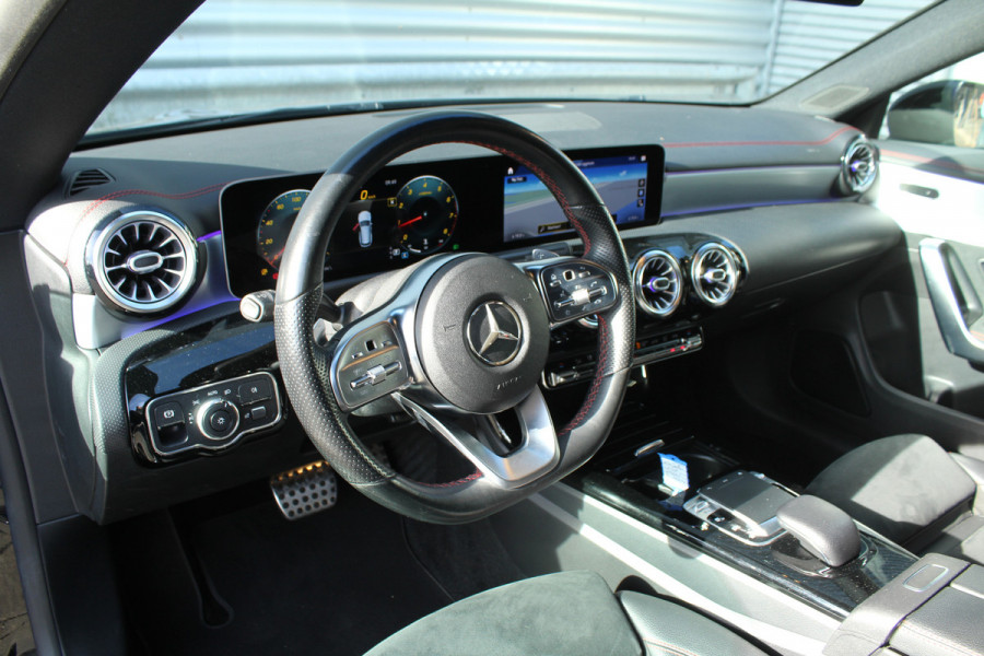 Mercedes-Benz CLA-Klasse Shooting Brake 200 164pk Business Solution AMG AUTOMAAT NL-Auto NAP Clima Cruise Navi Camera Carplay Burmester Dig. Cockpit El. Klep 18"LMV