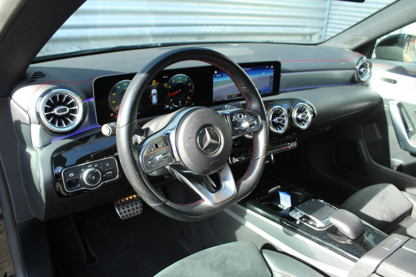Mercedes-Benz CLA-Klasse Shooting Brake 200 164pk Business Solution AMG AUTOMAAT NL-Auto NAP Clima Cruise Navi Camera Carplay Burmester Dig. Cockpit El. Klep 18"LMV