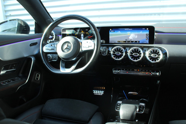 Mercedes-Benz CLA-Klasse Shooting Brake 200 164pk Business Solution AMG AUTOMAAT NL-Auto NAP Clima Cruise Navi Camera Carplay Burmester Dig. Cockpit El. Klep 18"LMV