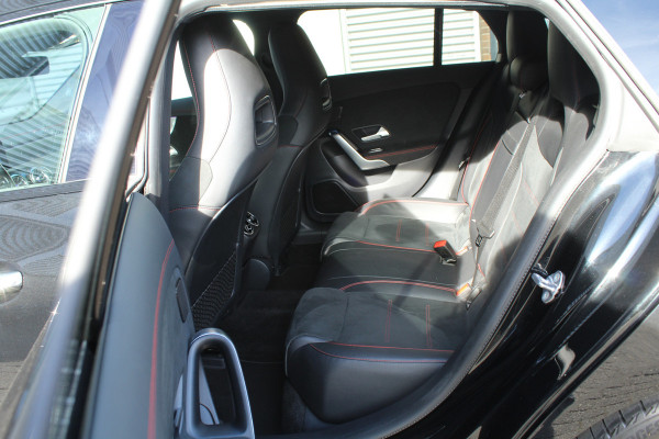 Mercedes-Benz CLA-Klasse Shooting Brake 200 164pk Business Solution AMG AUTOMAAT NL-Auto NAP Clima Cruise Navi Camera Carplay Burmester Dig. Cockpit El. Klep 18"LMV