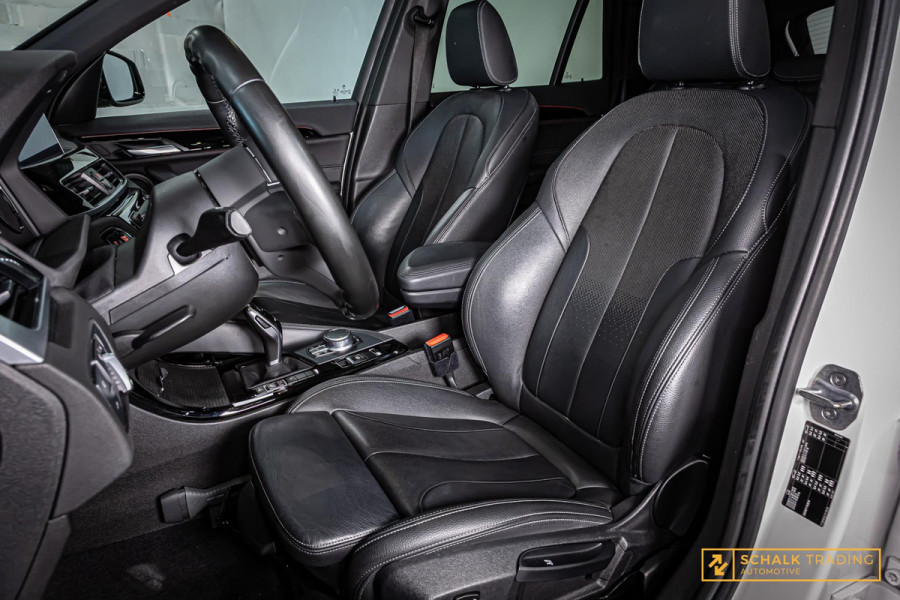BMW X1 SDrive20i Orange Edition III|Pano|NAP|Leder|Trekhaak