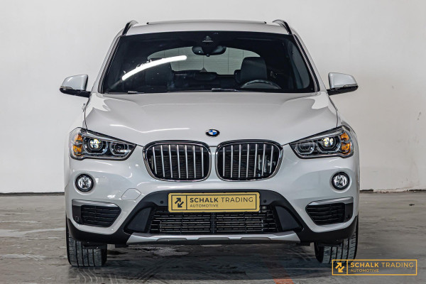 BMW X1 SDrive20i Orange Edition III|Pano|NAP|Leder|Trekhaak