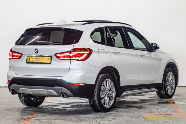 BMW X1 SDrive20i Orange Edition III|Pano|NAP|Leder|Trekhaak
