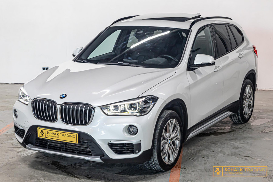 BMW X1 SDrive20i Orange Edition III|Pano|NAP|Leder|Trekhaak
