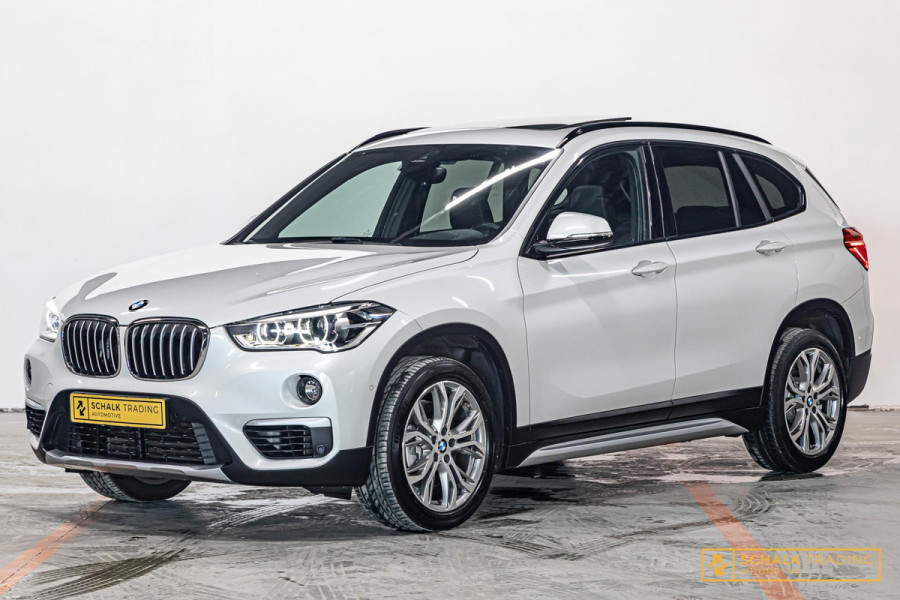 BMW X1 SDrive20i Orange Edition III|Pano|NAP|Leder|Trekhaak