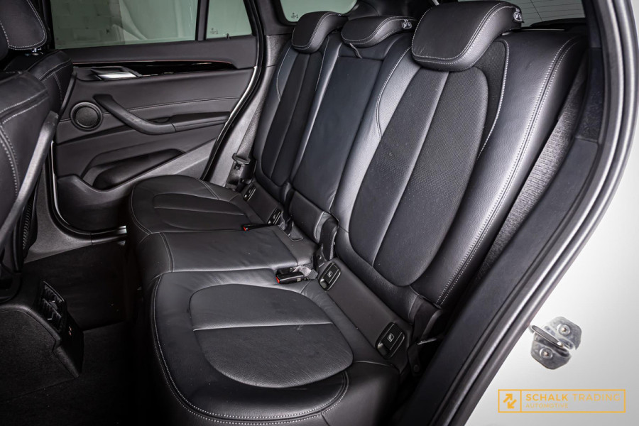 BMW X1 SDrive20i Orange Edition III|Pano|NAP|Leder|Trekhaak