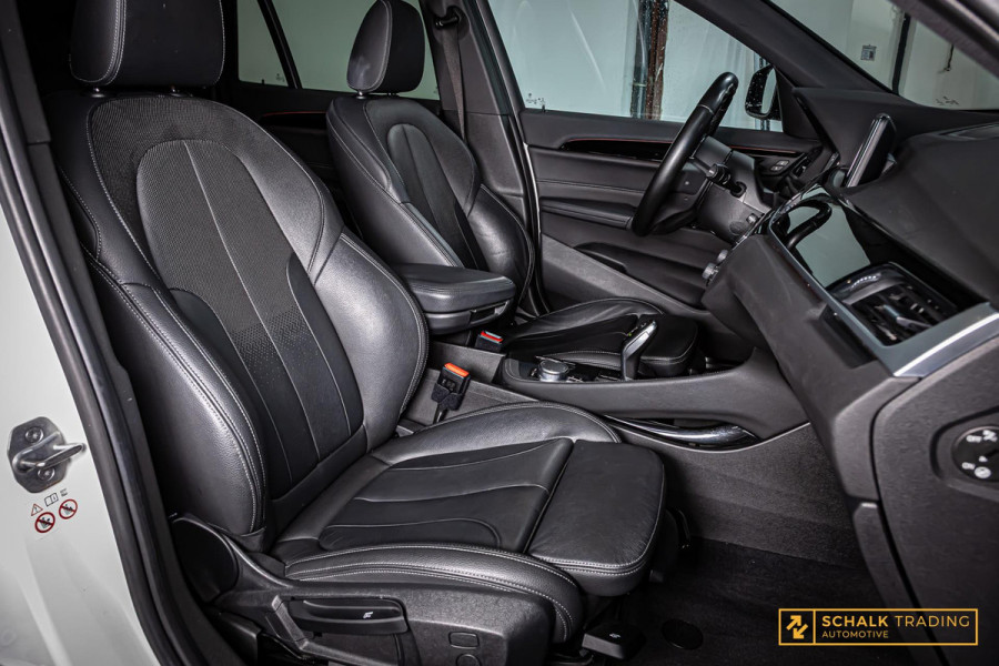 BMW X1 SDrive20i Orange Edition III|Pano|NAP|Leder|Trekhaak