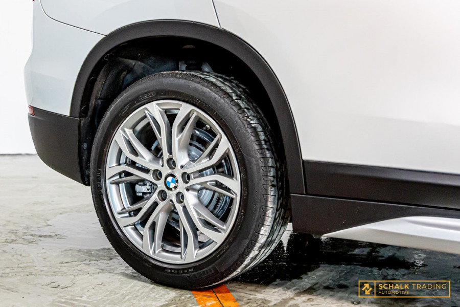BMW X1 SDrive20i Orange Edition III|Pano|NAP|Leder|Trekhaak