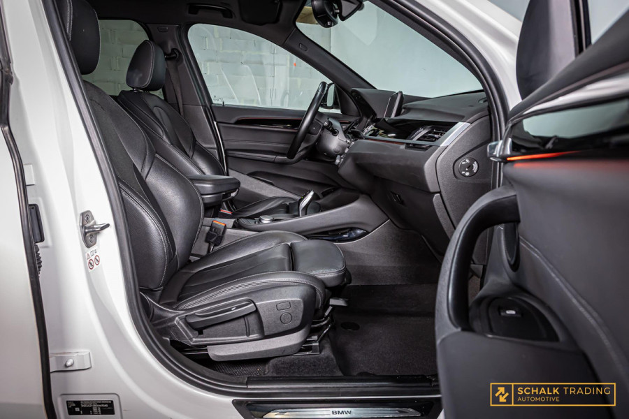 BMW X1 SDrive20i Orange Edition III|Pano|NAP|Leder|Trekhaak