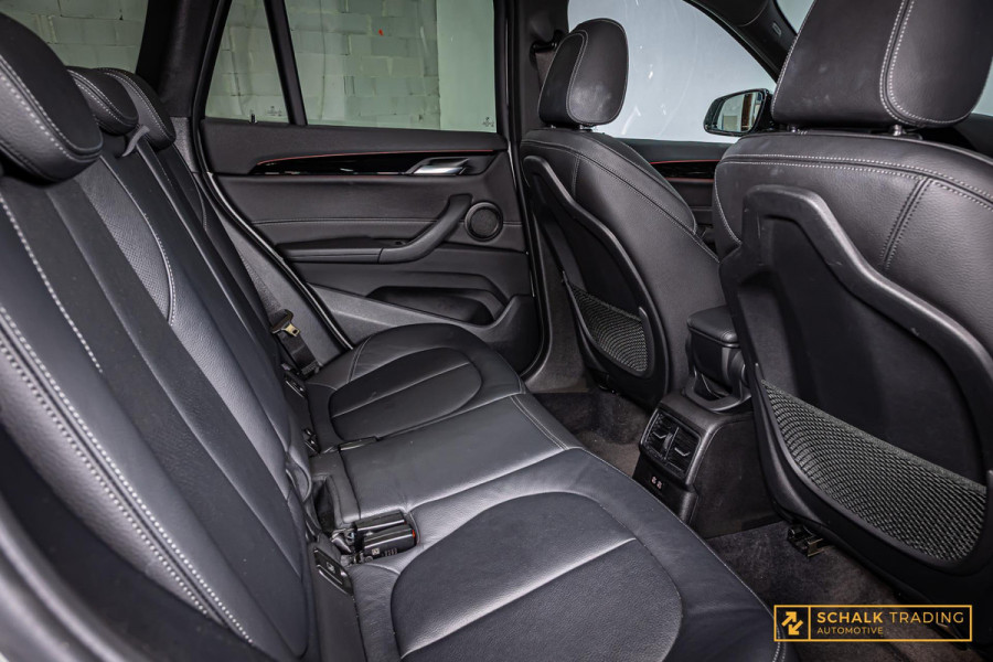 BMW X1 SDrive20i Orange Edition III|Pano|NAP|Leder|Trekhaak