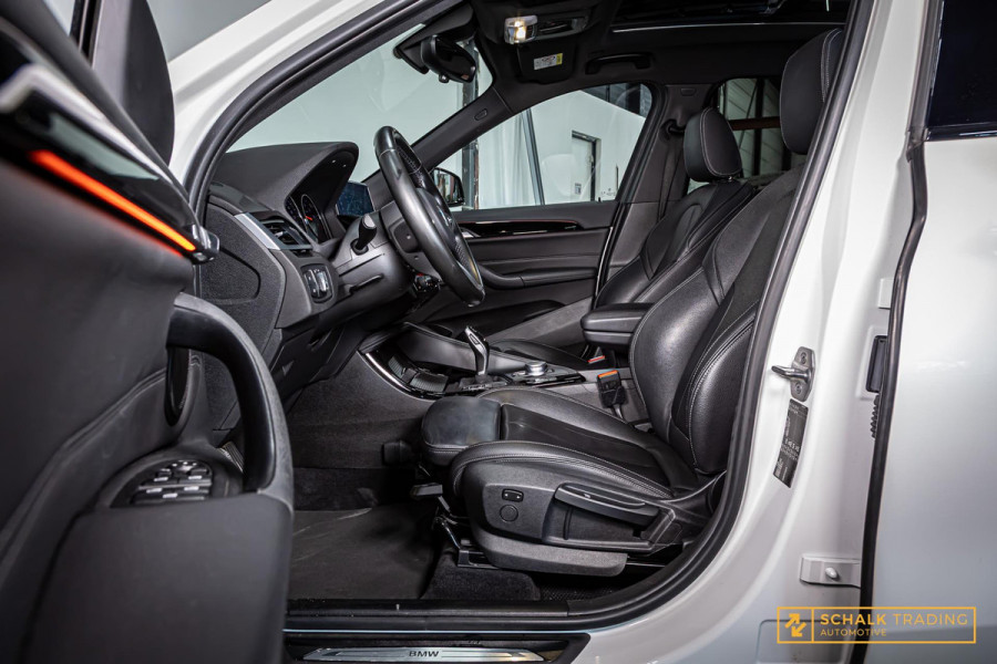 BMW X1 SDrive20i Orange Edition III|Pano|NAP|Leder|Trekhaak