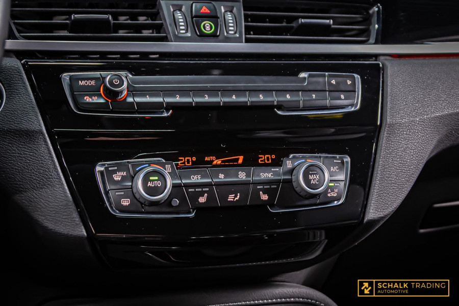 BMW X1 SDrive20i Orange Edition III|Pano|NAP|Leder|Trekhaak