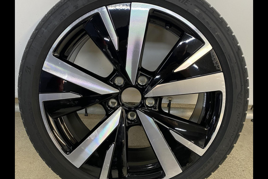 Volkswagen Golf 1.5 eTSI Life Edition 116 pk Automaat (DSG) | Verlengde garantie | Navigatie | Panoramadak | Parkeersensoren | Achteruitrijcamera | Stoelverwarming |
