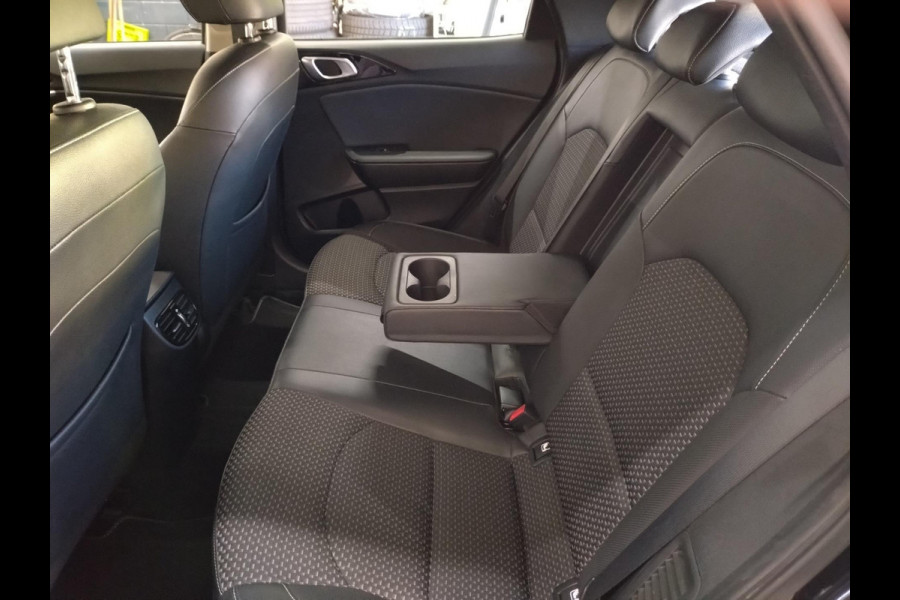 Kia Xceed 1.6 GDi PHEV DynamicLine Dealer onderhouden!