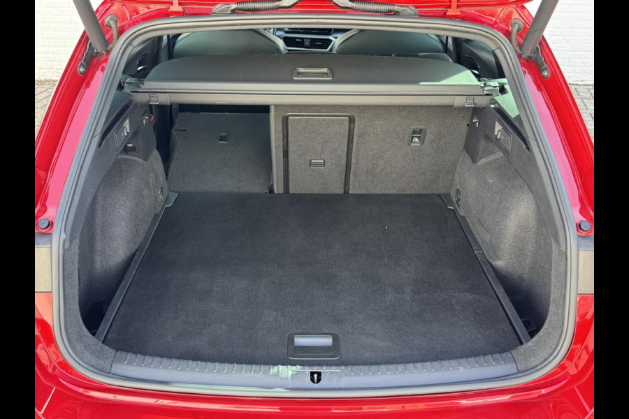 Seat Leon Sportstourer 1.5 TSI FR Launch Edition Camera Led Navigatie Carplay Verwarmde stoelen en stuur