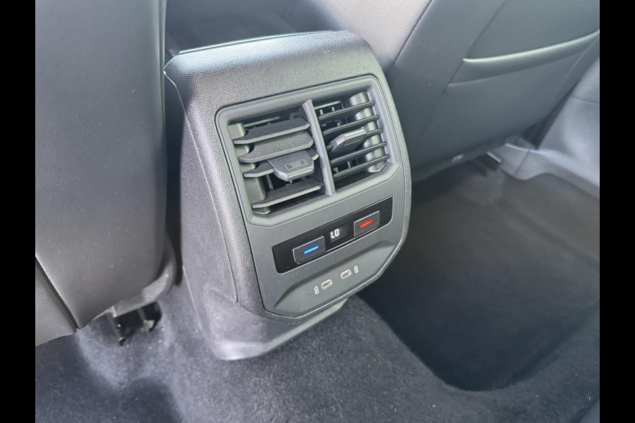 Seat Leon Sportstourer 1.5 TSI FR Launch Edition Camera Led Navigatie Carplay Verwarmde stoelen en stuur
