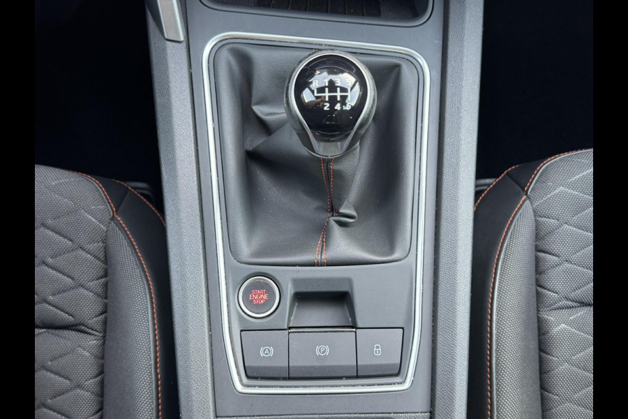 Seat Leon Sportstourer 1.5 TSI FR Launch Edition Camera Led Navigatie Carplay Verwarmde stoelen en stuur