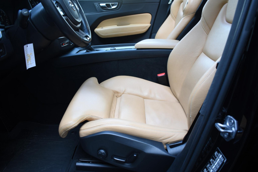 Volvo XC60 T5 250PK Automaat AWD Inscription / Navigatie / Cruise Control / Panorama Dak / Leder / LM Velgen /