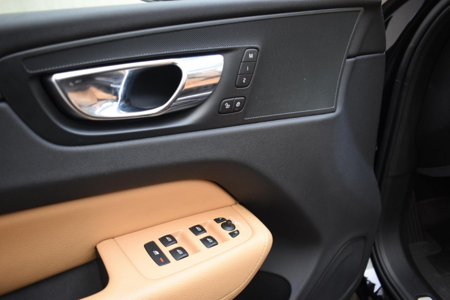 Volvo XC60 T5 250PK Automaat AWD Inscription / Navigatie / Cruise Control / Panorama Dak / Leder / LM Velgen /
