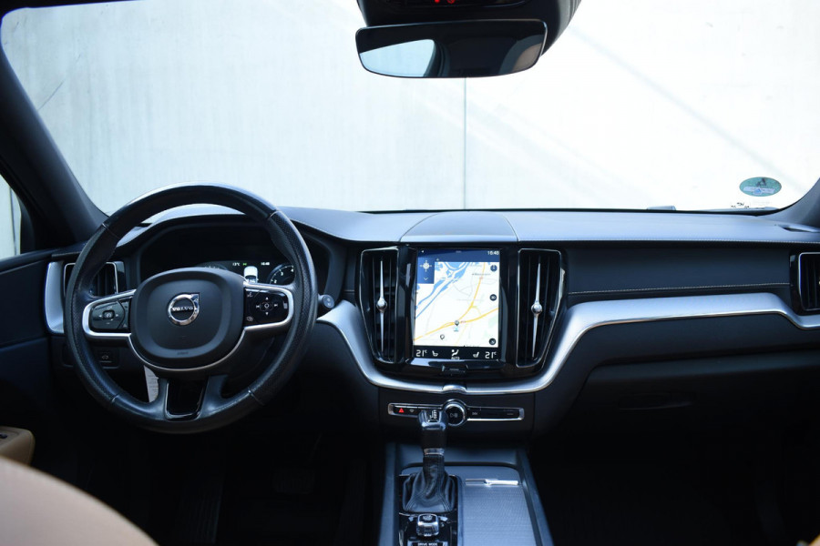 Volvo XC60 T5 250PK Automaat AWD Inscription / Navigatie / Cruise Control / Panorama Dak / Leder / LM Velgen /