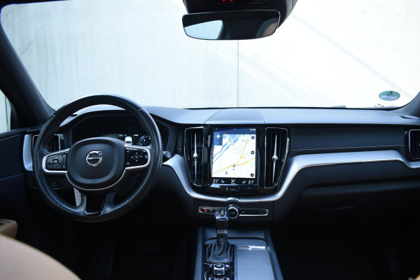 Volvo XC60 T5 250PK Automaat AWD Inscription / Navigatie / Cruise Control / Panorama Dak / Leder / LM Velgen /