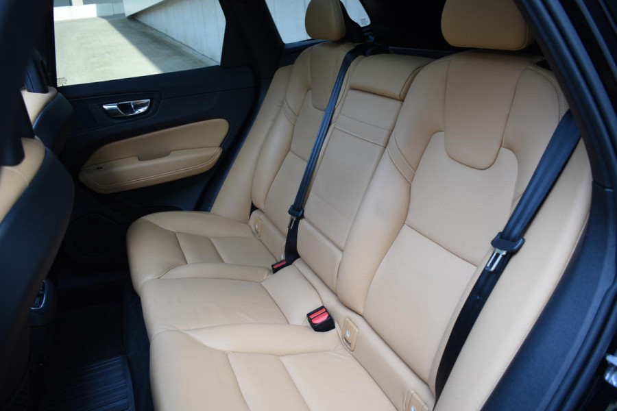 Volvo XC60 T5 250PK Automaat AWD Inscription / Navigatie / Cruise Control / Panorama Dak / Leder / LM Velgen /