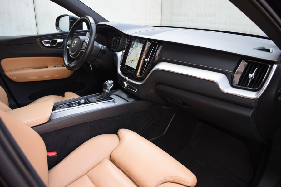 Volvo XC60 T5 250PK Automaat AWD Inscription / Navigatie / Cruise Control / Panorama Dak / Leder / LM Velgen /