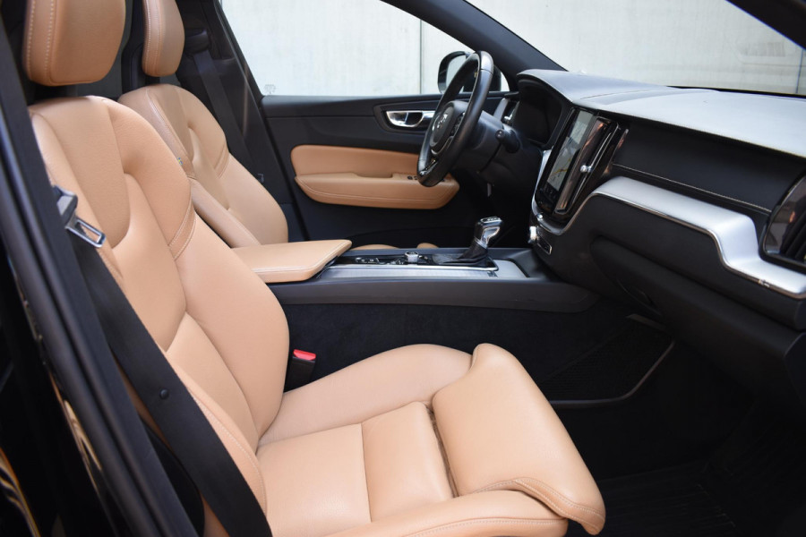 Volvo XC60 T5 250PK Automaat AWD Inscription / Navigatie / Cruise Control / Panorama Dak / Leder / LM Velgen /
