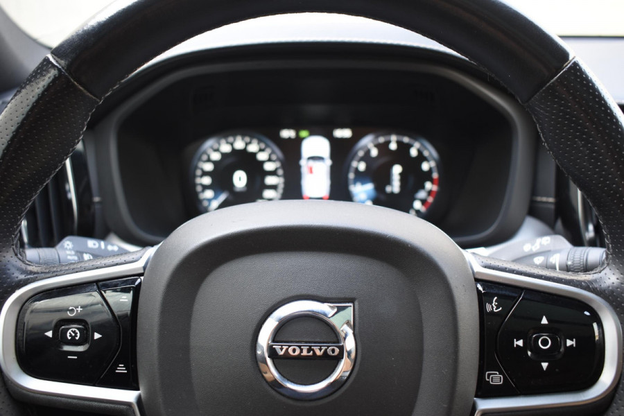 Volvo XC60 T5 250PK Automaat AWD Inscription / Navigatie / Cruise Control / Panorama Dak / Leder / LM Velgen /