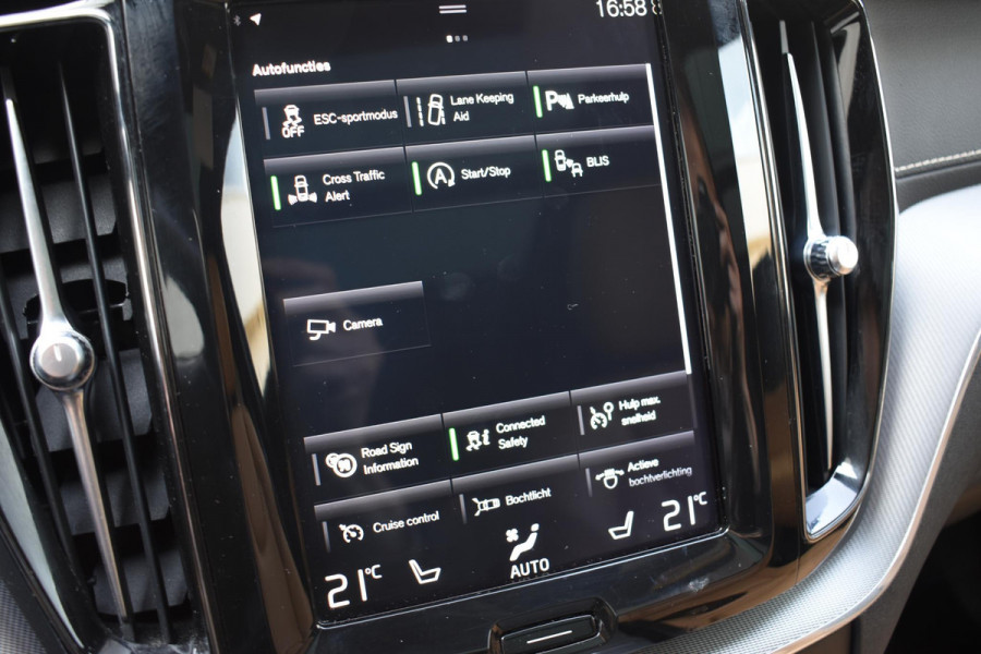 Volvo XC60 T5 250PK Automaat AWD Inscription / Navigatie / Cruise Control / Panorama Dak / Leder / LM Velgen /