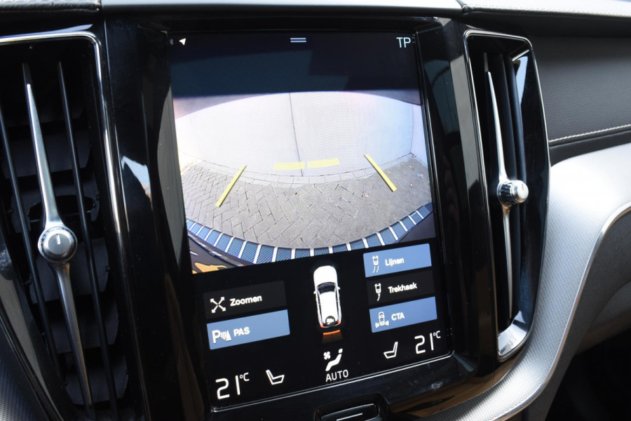 Volvo XC60 T5 250PK Automaat AWD Inscription / Navigatie / Cruise Control / Panorama Dak / Leder / LM Velgen /