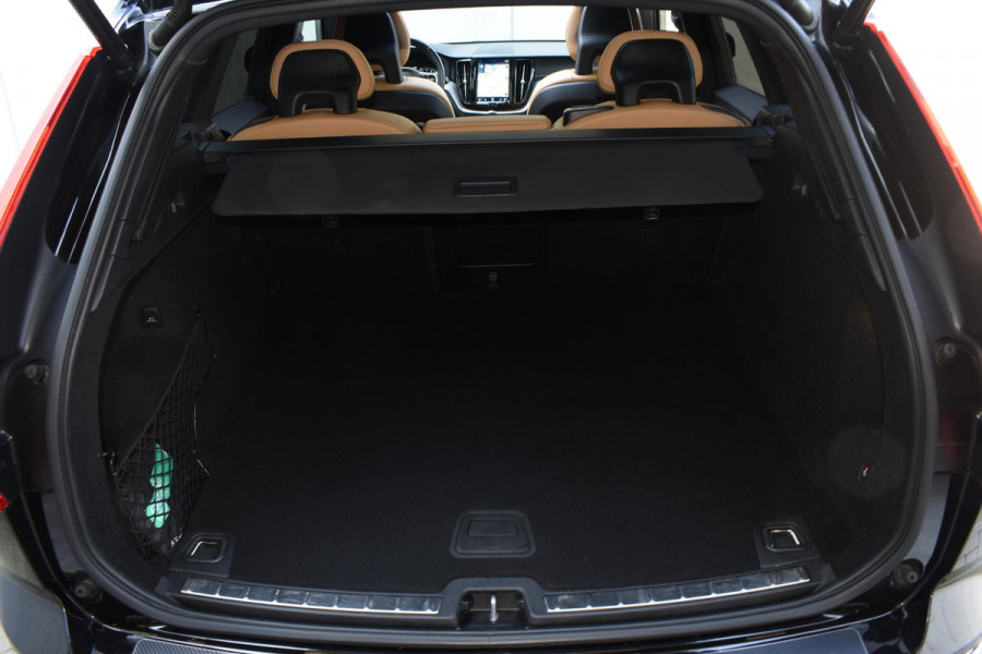 Volvo XC60 T5 250PK Automaat AWD Inscription / Navigatie / Cruise Control / Panorama Dak / Leder / LM Velgen /