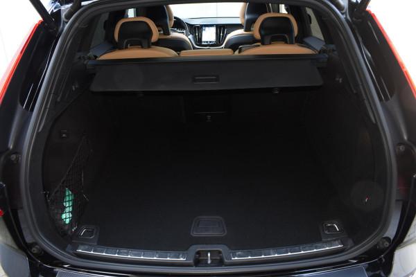 Volvo XC60 T5 250PK Automaat AWD Inscription / Navigatie / Cruise Control / Panorama Dak / Leder / LM Velgen /