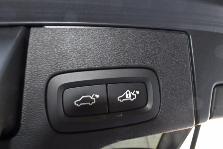 Volvo XC60 T5 250PK Automaat AWD Inscription / Navigatie / Cruise Control / Panorama Dak / Leder / LM Velgen /